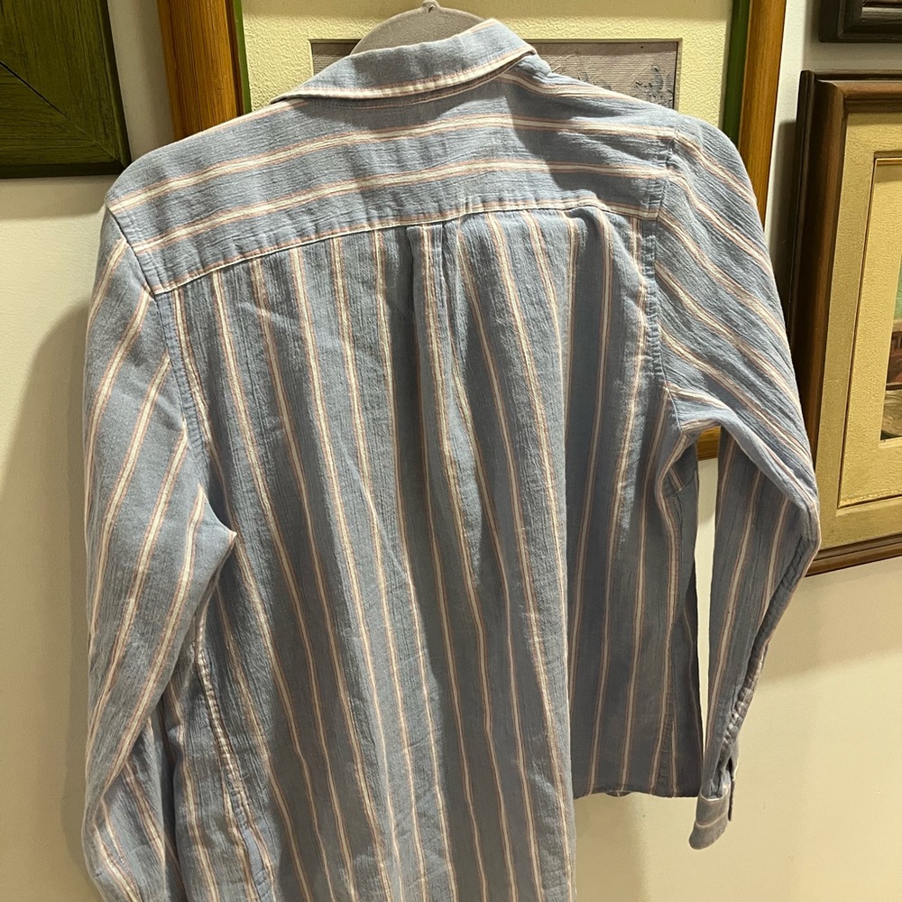 Untuckit - Picture 3 of 3